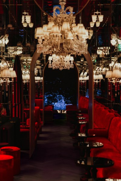 The Chic New Parisian Hotel
The Gallery
Quietly opening this past spring, the new 118-room Sax Paris makes a good addition to the 7th arrondissement, providing guests with a front-row seat to Paris at... | Сетка — социальная сеть от hh.ru