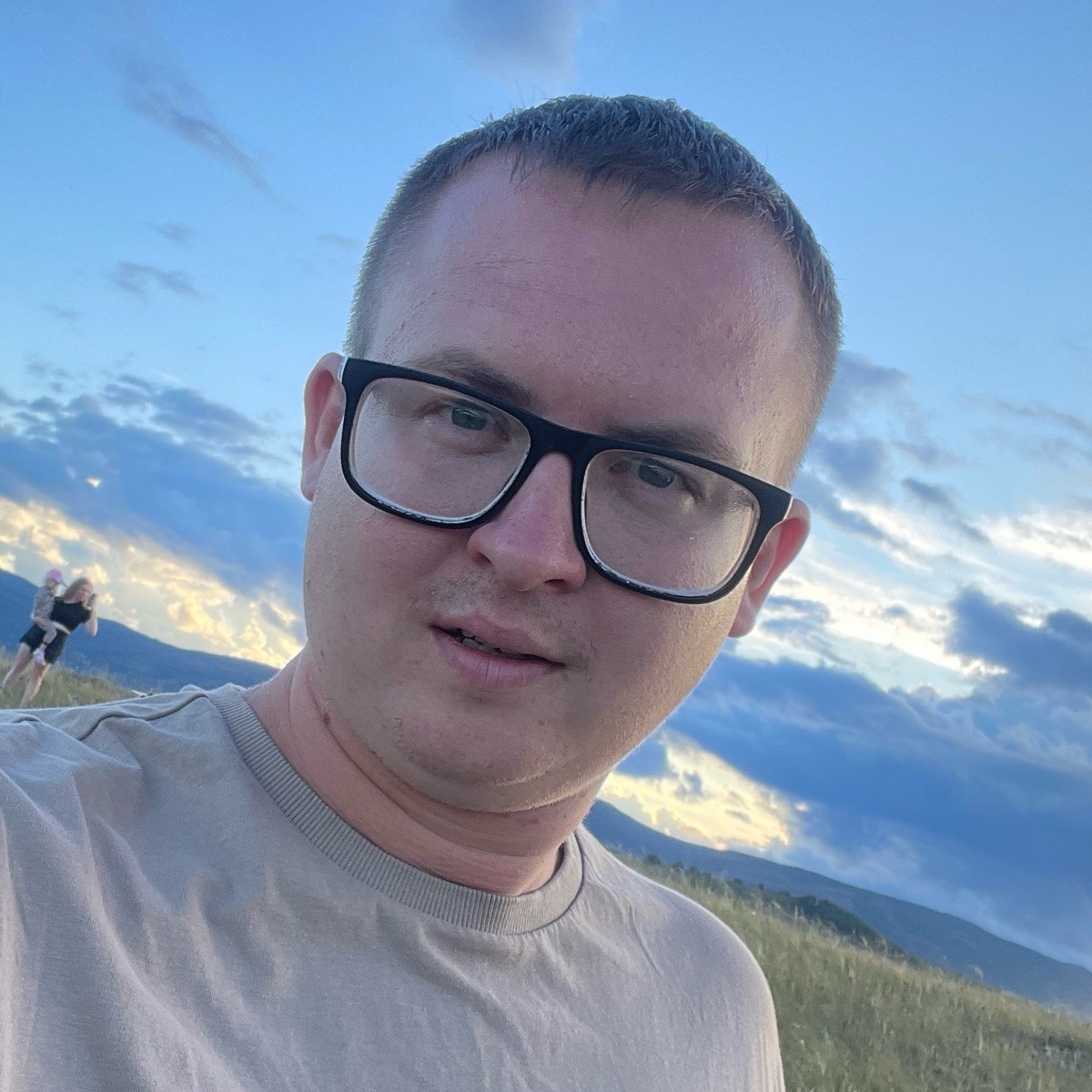 Антон Ефремов
