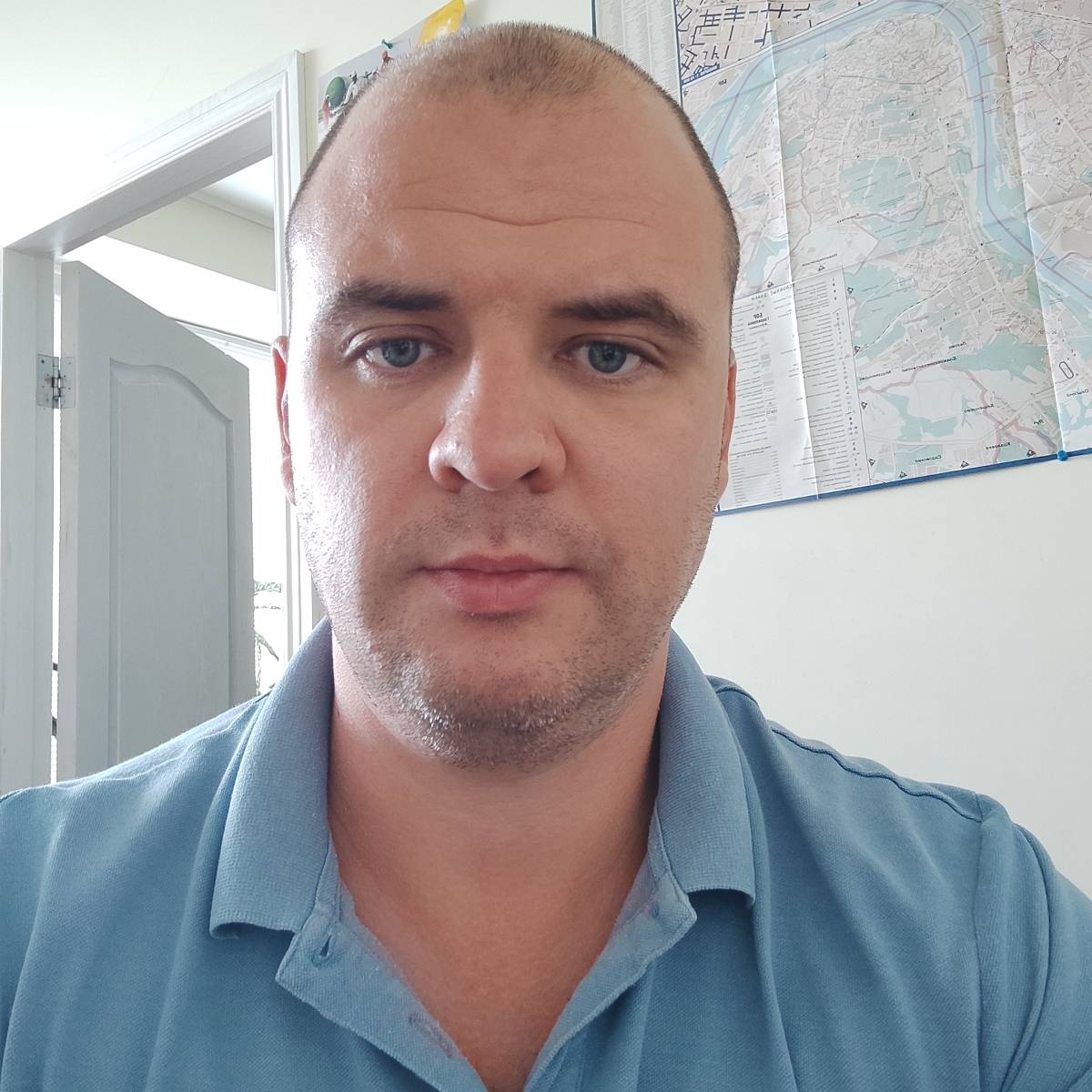 Игорь Апреленко