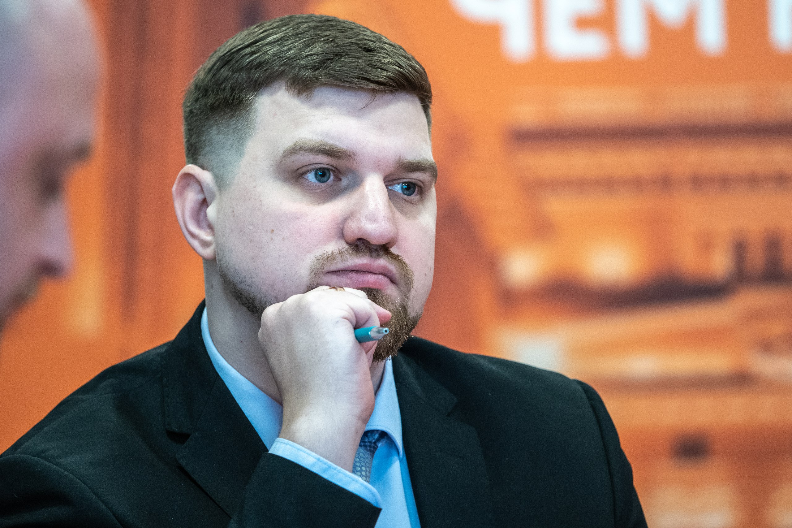 Становится ли меньше бедных в России?
В 2023 году число россиян с доходами ниже границы бедности составило 13,5 млн человек, или 9,3% населения, сообщил Росстат | Сетка — социальная сеть от hh.ru