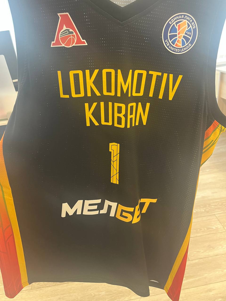 ⚡️ Мелбет подписал Локомотив-Кубань!
🏀 БК впервые в своей истории стала партнером баскетбольного клуба
Контракт на 3 сезона, а лого Мелбет будет спереди — и на джерси, и на шортах | Сетка — социальная сеть от hh.ru