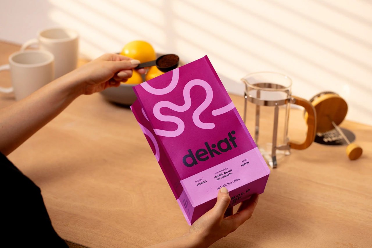 Кофе Dekaf, разработанный the branding people
#красивобл соединяются линии, перетекая из одной в другую упаковку
😊 Кртбл → познавательно о брендинге
В этом посте были ссылки, но мы их удалили по прави... | Сетка — социальная сеть от hh.ru