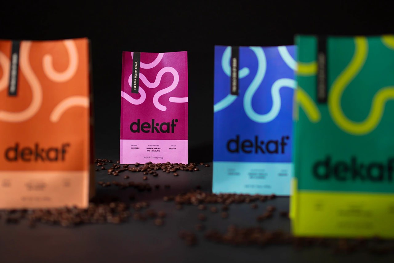 Кофе Dekaf, разработанный the branding people
#красивобл соединяются линии, перетекая из одной в другую упаковку
😊 Кртбл → познавательно о брендинге
В этом посте были ссылки, но мы их удалили по прави... | Сетка — социальная сеть от hh.ru