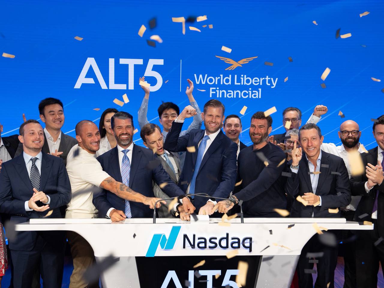 #WLFI на Nasdaq открыли торговую сессию, готовятся покорять публичные рынки😀 | Сетка — социальная сеть от hh.ru