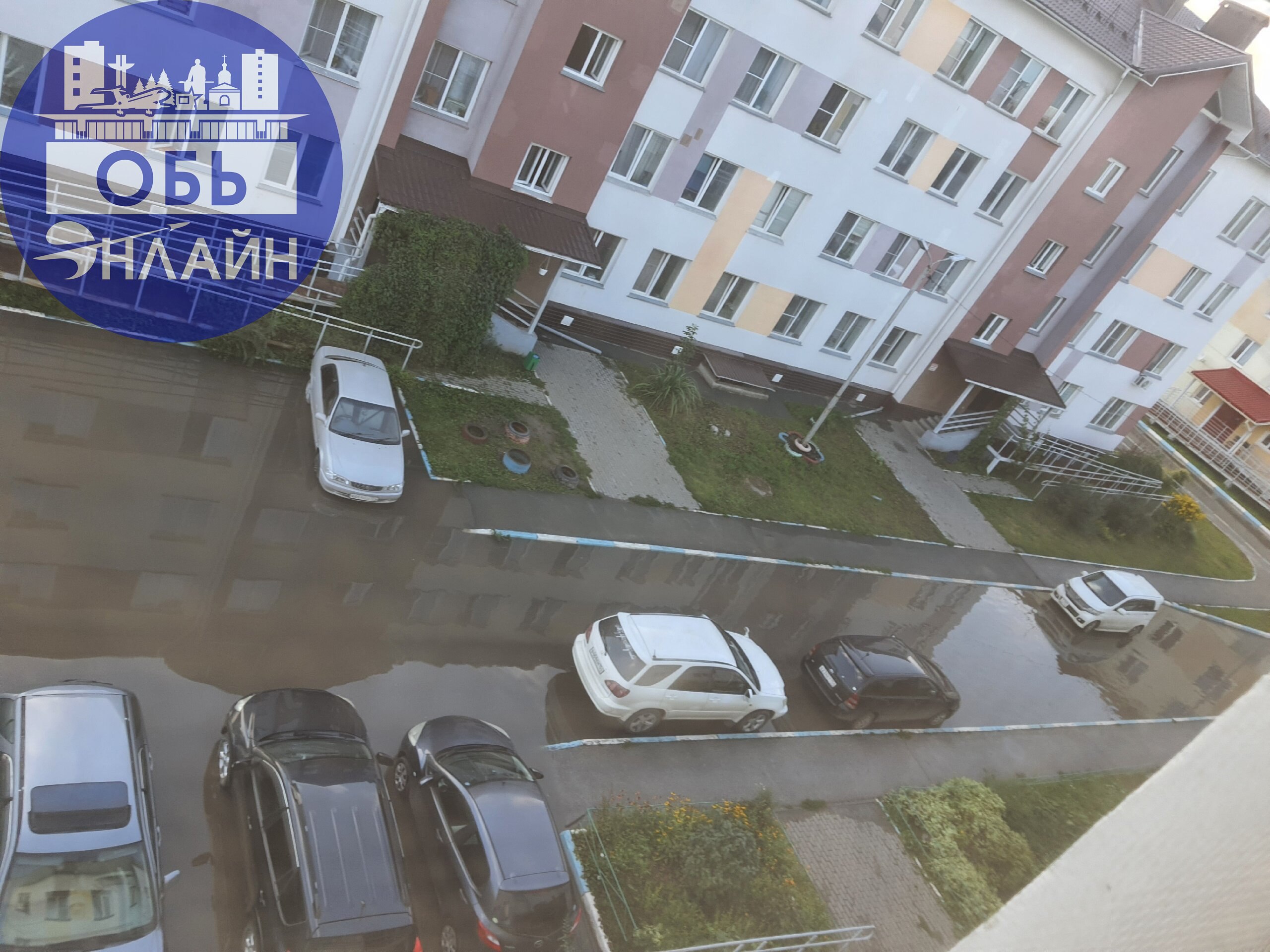 ↗ Поликлинику построили, дорожки сделали, склон увеличили и теперь вся вода от дождя никуда не уходит, а остаётся стекает ей на парковку между домами Геодезическая 7а и 7б, не пройти не проехать, все ... | Сетка — социальная сеть от hh.ru