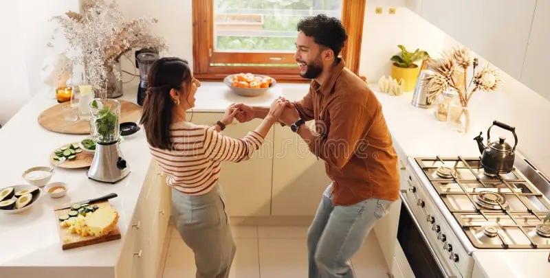 "Невидимая тренировка" = как бытовая активность (ходьба, уборка, игра с детьми) влияет на сжигание калорий сильнее, чем думают🏃‍♂️
Вы можете не поднимать штангу и не стоять в планке до дрожи в руках, ... | Сетка — социальная сеть от hh.ru