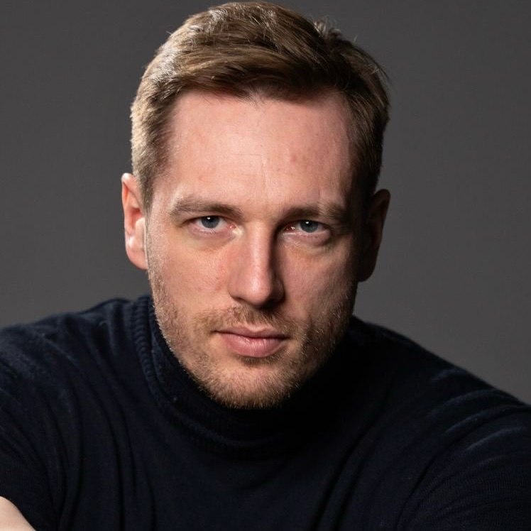 дед из Теле2
на днях узнала, кто играет деда из рекламы Теле2 (или Т2)
уже почти 10 лет его роль исполняет Олег Назаров, теперь уже 40-летний актер
не знаю, как вы, но я в шоке)) я была уверена, что э... | Сетка — социальная сеть от hh.ru