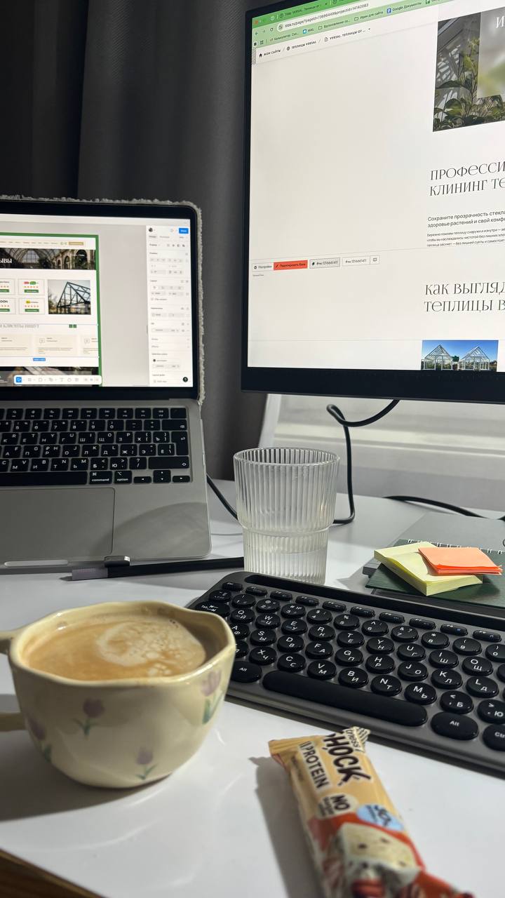 Верстать с двумя экранами — оч удобно, я вам скажу. На ноуте макет в Фигме. На мониторе Тильда. Ну не кайф ли ✨
#ФрилансРеал | Сетка — социальная сеть от hh.ru