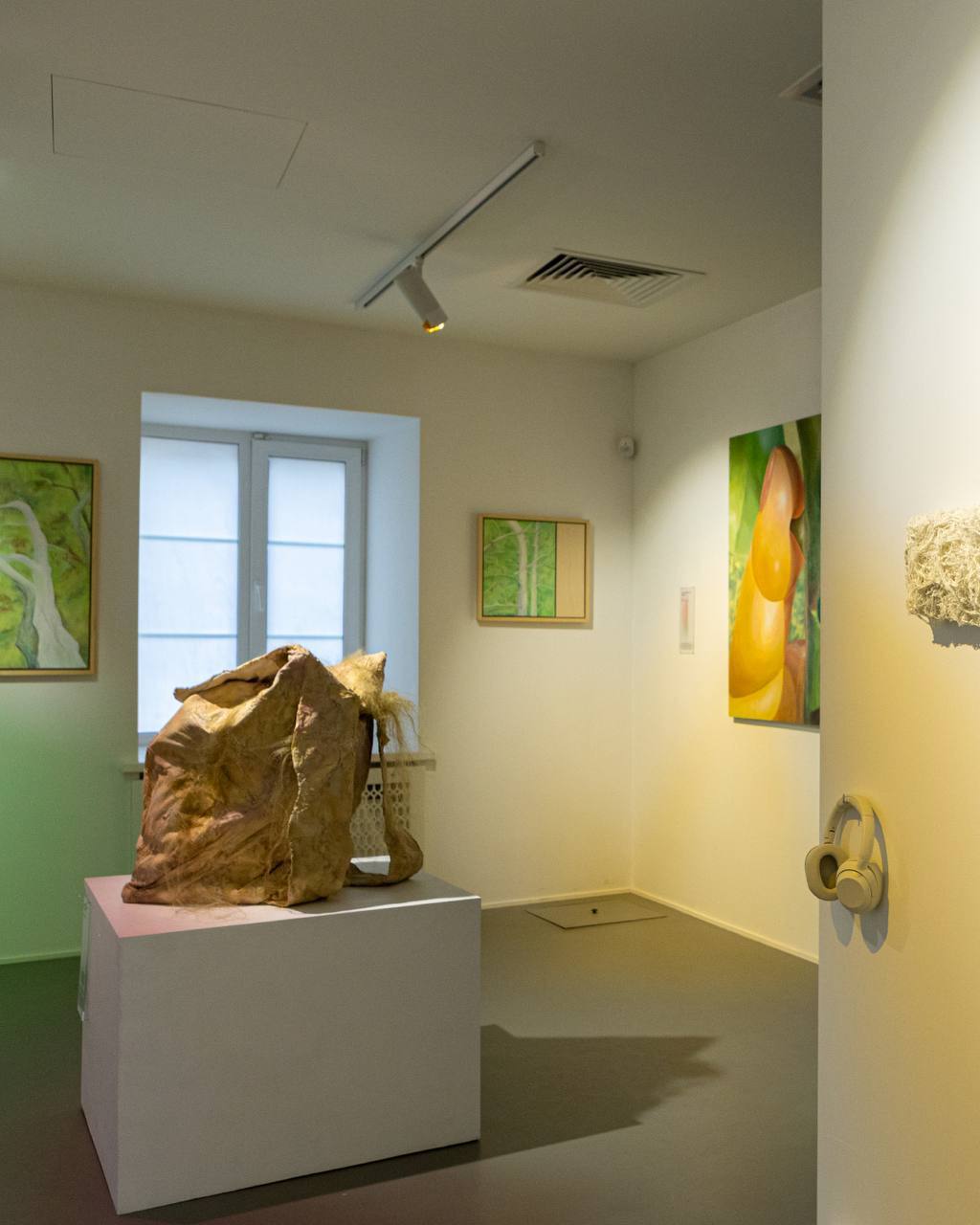 🖼️ Бесплатные выставки открыты в Sistema Gallery
до 28 августа
Ежедневно 11:00-20:00
▪️«Порок вхождения»
Выставка представяет разные медиумы: живопись, видеоарт, инсталляции, цифровые медиа, текстиль ... | Сетка — социальная сеть от hh.ru