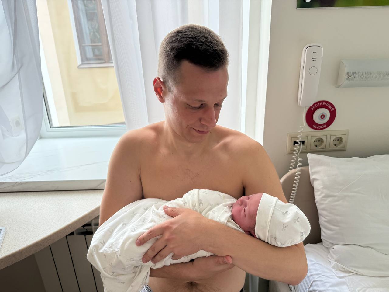 Добро пожаловать на свет, Алиса Владиславовна 😍
Глаза до сих пор на мокром месте, стоит лишь взглянуть или подумать о тебе… Это нереальное счастье, безгранично люблю 🥰 | Сетка — социальная сеть от hh.ru