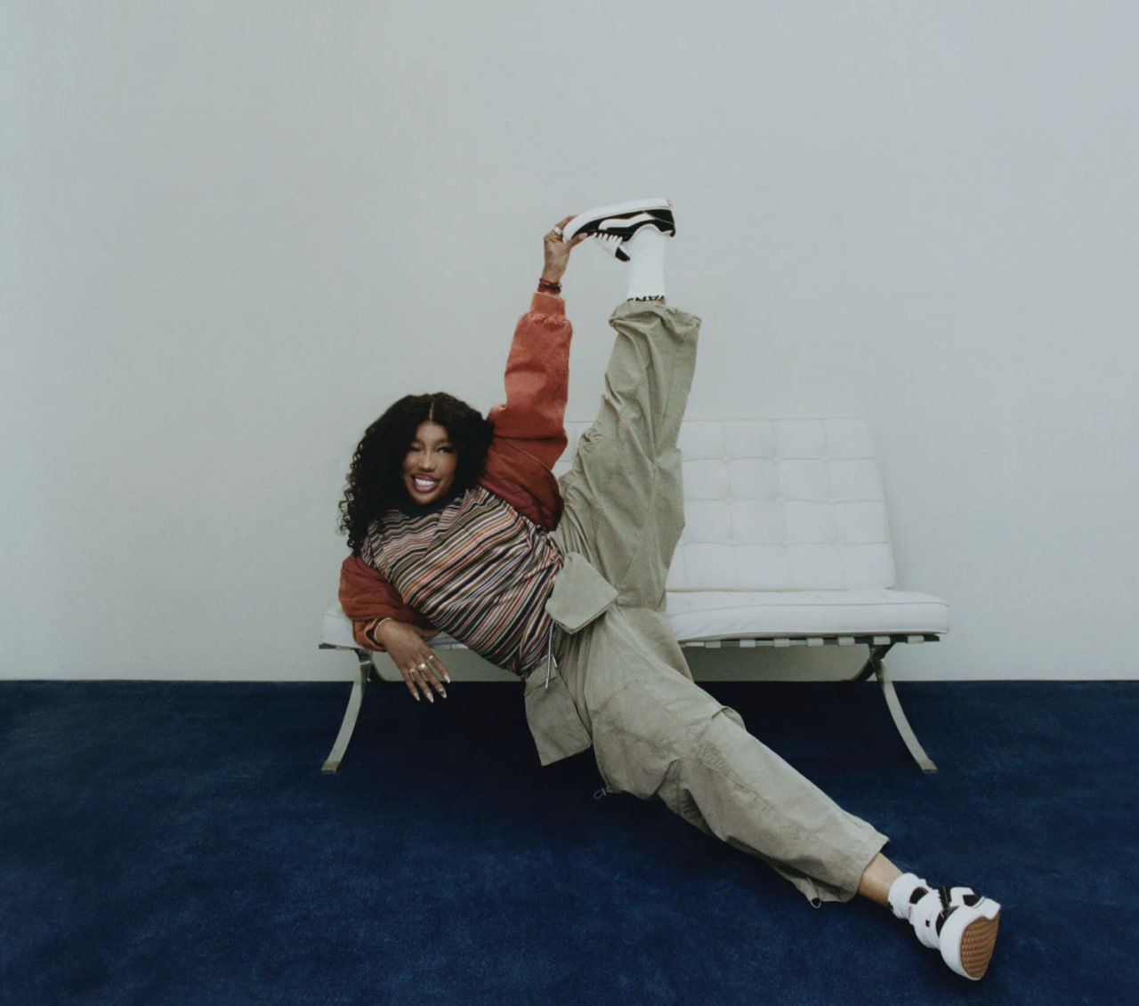 Певица SZA стала первым арт-директором Vans. Представители бренда приурочили новость к выходу новой модели Knu Skool, одной из любимых у артистки | Сетка — социальная сеть от hh.ru