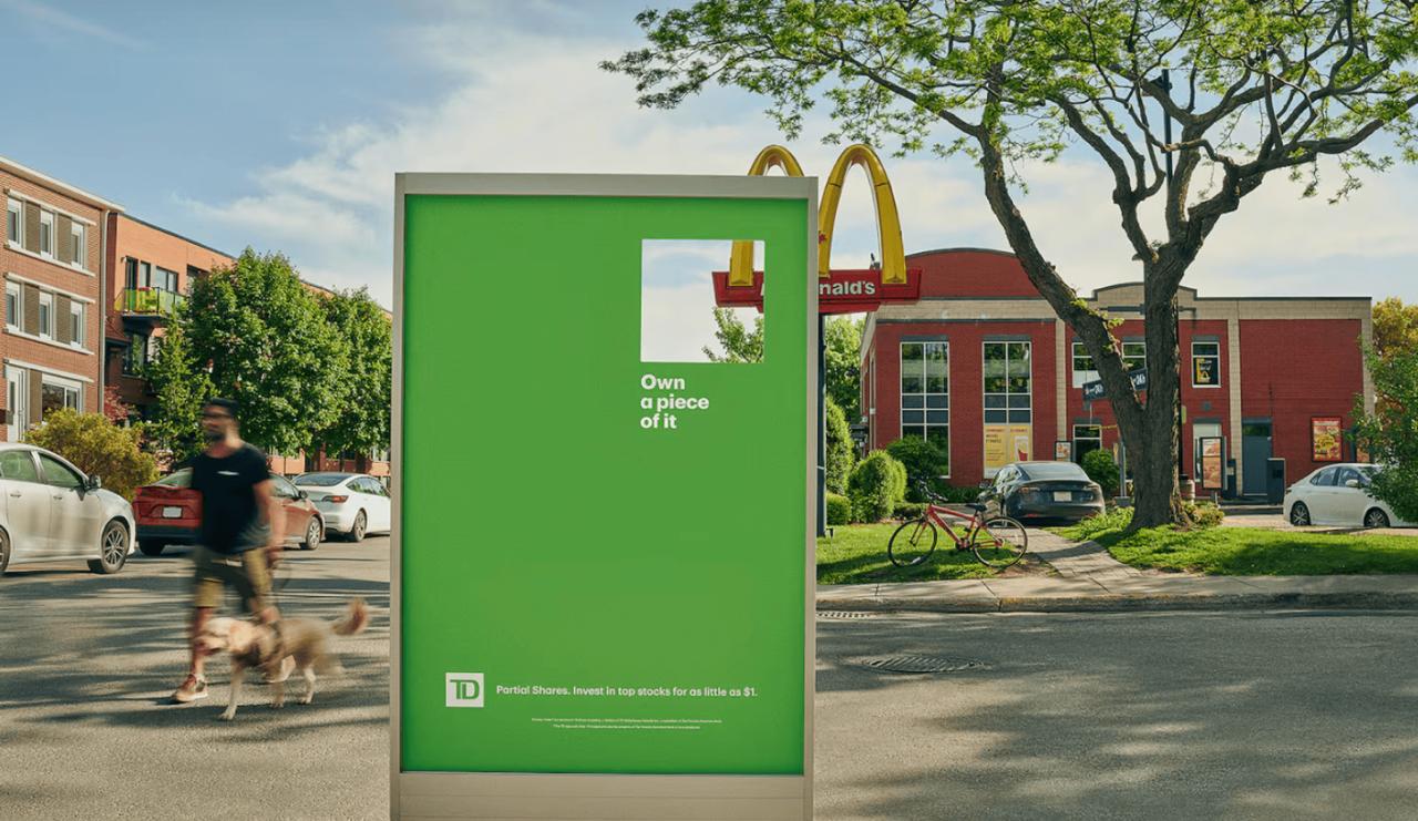 Хитрый ход от канадского банка TD Bank. Они прорезали окошки на билбордах напротив известных брендов — McDonald's, Apple, Nike, Starbucks | Сетка — социальная сеть от hh.ru