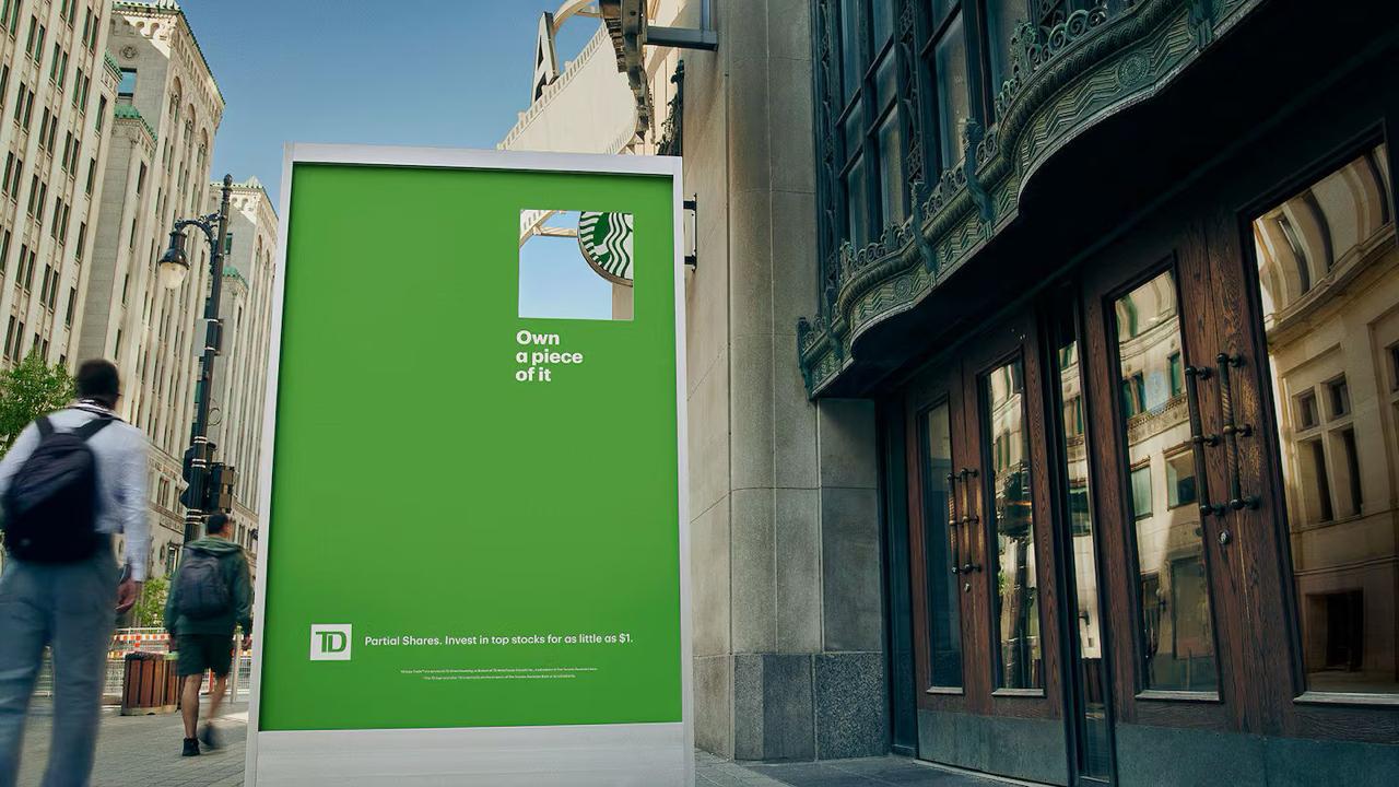 Хитрый ход от канадского банка TD Bank. Они прорезали окошки на билбордах напротив известных брендов — McDonald's, Apple, Nike, Starbucks | Сетка — социальная сеть от hh.ru