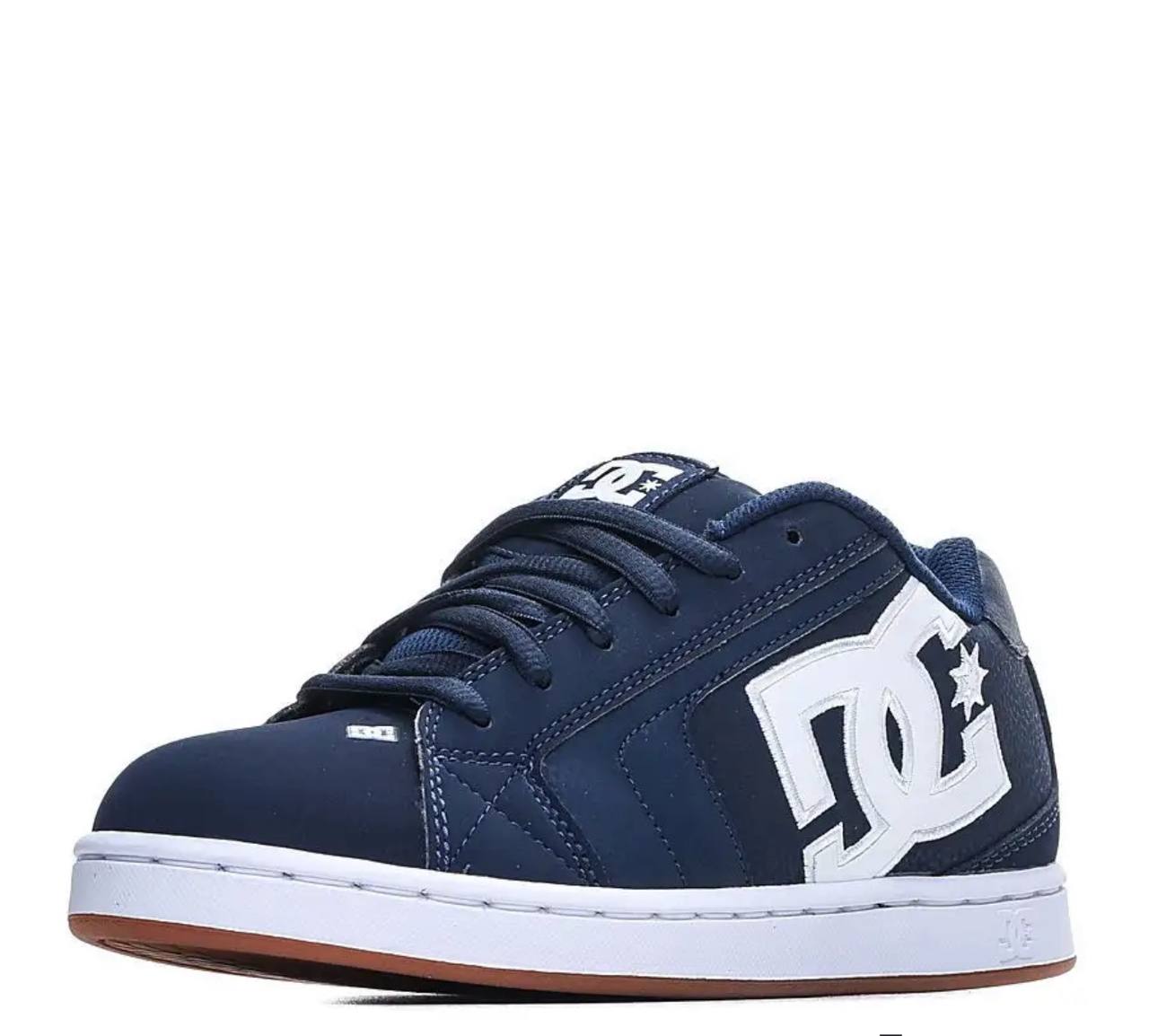 Ситуация - #обувь !
Итак, моя пара любимейших и оригинальнейших DC Shoes плавно намекает мне на выход (грех жаловаться - с 2019го они со мной летают и прыгают) | Сетка — социальная сеть от hh.ru