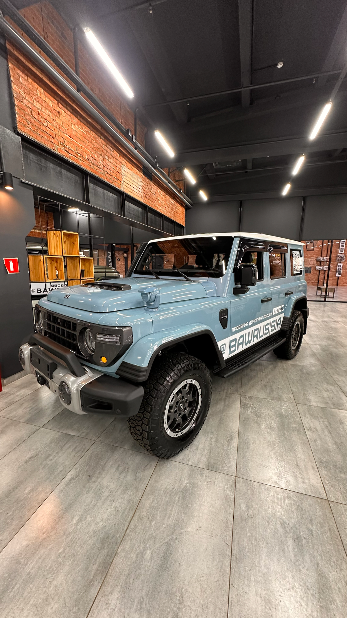 На этой неоном в Москве финишировал автопробег компании BAW. Ребята прошли всю Россию от Владивостока до столицы | Сетка — социальная сеть от hh.ru
