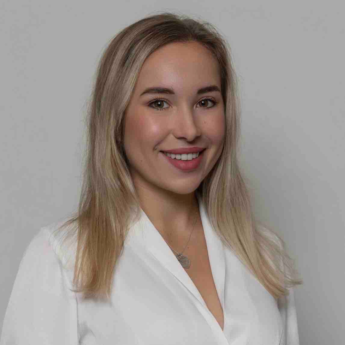 Ева Алейникова