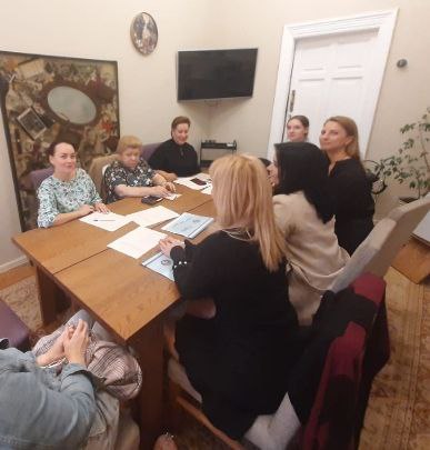 Встреча в Московском Региональном представительстве Союза Женщин России.
Без пользы, но с выводами.
За три года я прошла через десятки сообществ. Где-то есть энергия, смыслы, люди | Сетка — социальная сеть от hh.ru