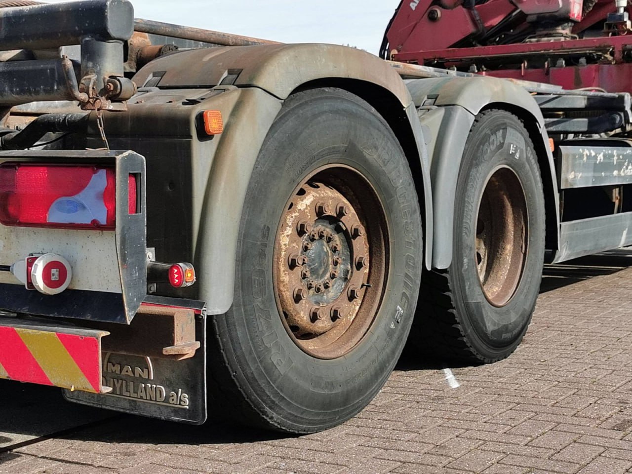 Знаете, в чём польза стояния в пробках?
Когда делать нечего, начинаешь рассматривать детали вокруг — и вдруг открываешь целый новый мир | Сетка — социальная сеть от hh.ru