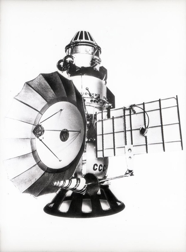 🛸 17 августа 1970 года с Байконура была запущена «Венера-7» — советская автоматическая межпланетная станция для изучения Венеры
15 декабря того же года «Венера-7» совершила мягкую посадку на нашу план... | Сетка — социальная сеть от hh.ru