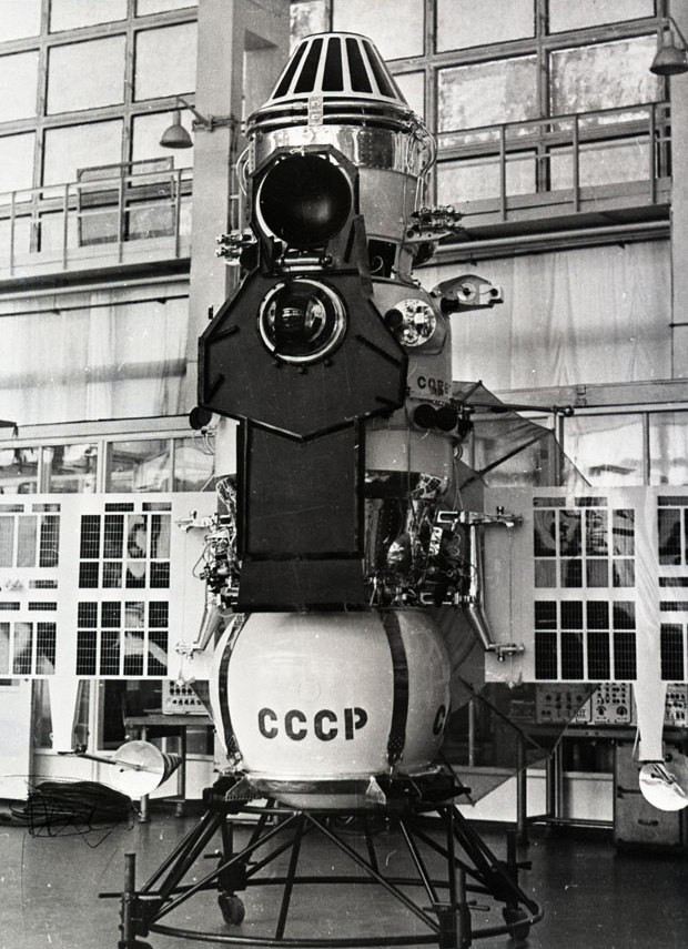 🛸 17 августа 1970 года с Байконура была запущена «Венера-7» — советская автоматическая межпланетная станция для изучения Венеры
15 декабря того же года «Венера-7» совершила мягкую посадку на нашу план... | Сетка — социальная сеть от hh.ru