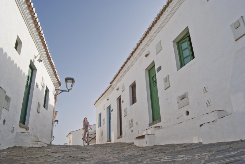 Portugal’s Tourism Rivals Italy’s Albergo Diffuso Hotels
Discover the Charm of Portugal’s Rural Villages at Aldeia da Pedralva
Portugal’s rural landscapes are steeped in history, and many villages hav... | Сетка — социальная сеть от hh.ru