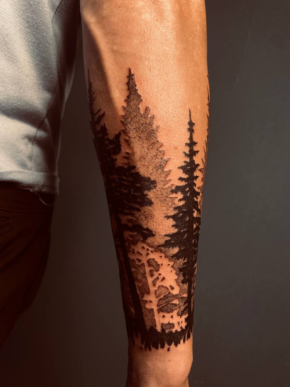 Меня тут порекомендовали и заброс был именно на лес.
И вот мы сделали - 🌳
Делали два сеанса подряд.
Пишите любые свои идеи, всё обсудим и решим | Сетка — социальная сеть от hh.ru