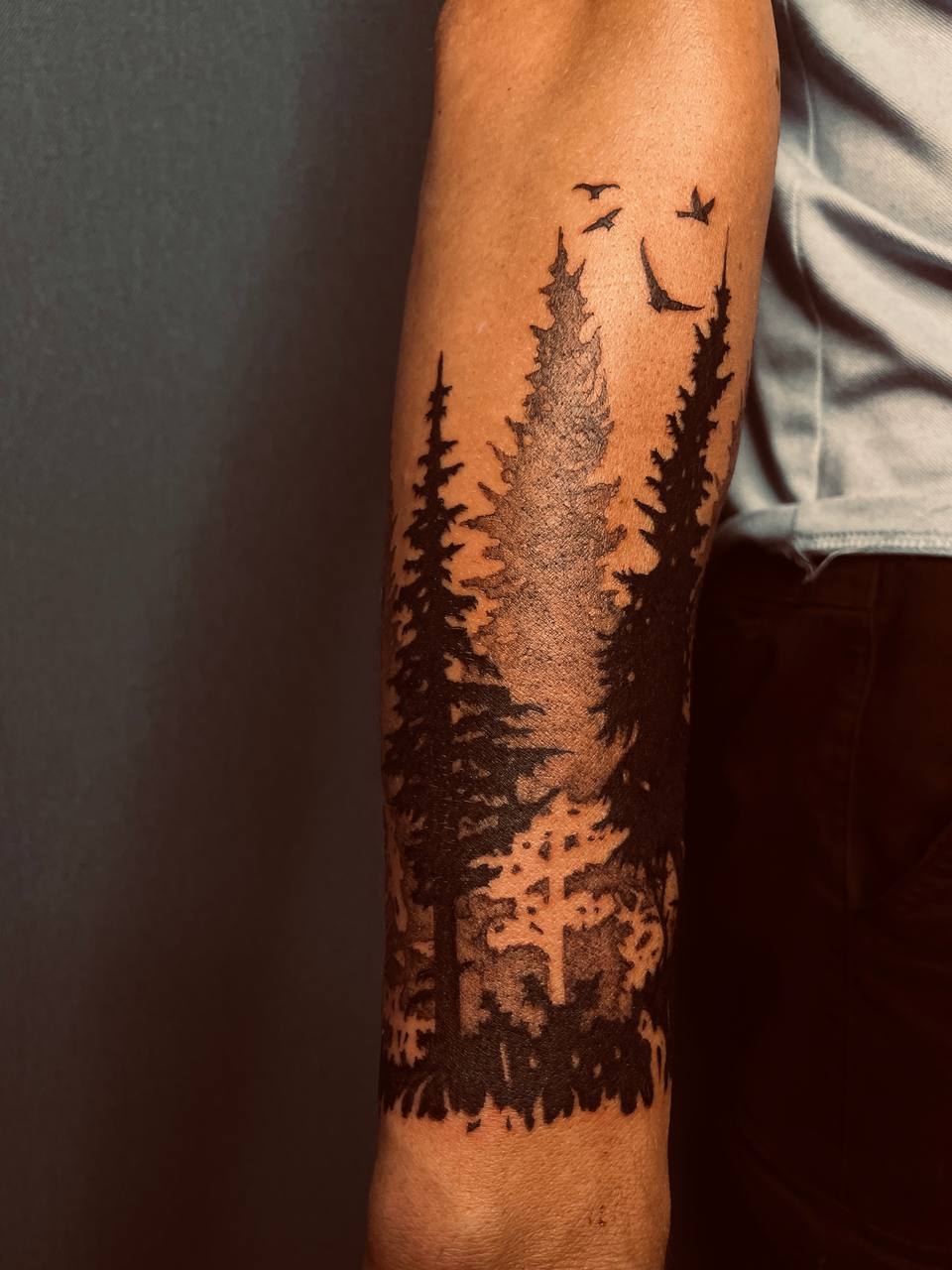 Меня тут порекомендовали и заброс был именно на лес.
И вот мы сделали - 🌳
Делали два сеанса подряд.
Пишите любые свои идеи, всё обсудим и решим | Сетка — социальная сеть от hh.ru