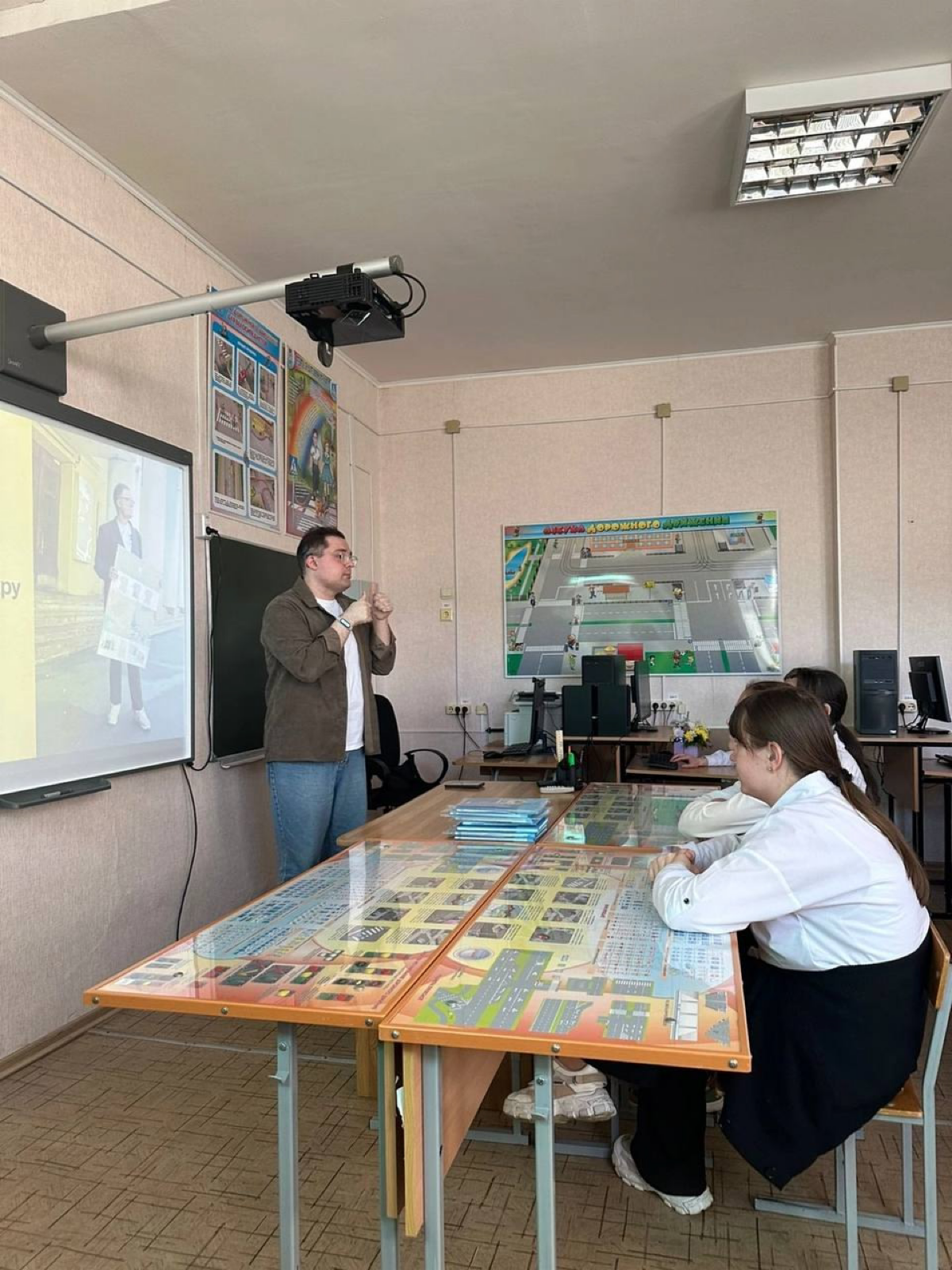 Мастер-класс по профессии дизайн в 27 школе для глухих | Сетка — социальная сеть от hh.ru