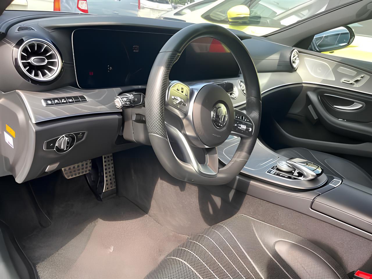 🚘Mercedes-Benz CLS450 4MATIC Sport Exclusive
Для тех, кто устал от седанов «как у всех»
📍 2019 год
📍 Пробег: всего 36 421 км
📍 Бензин, 3.0 л, 367 л.с.
📍 Полный привод
📍 Левый руль (!)
📍 Оценка: 4 | Сетка — социальная сеть от hh.ru