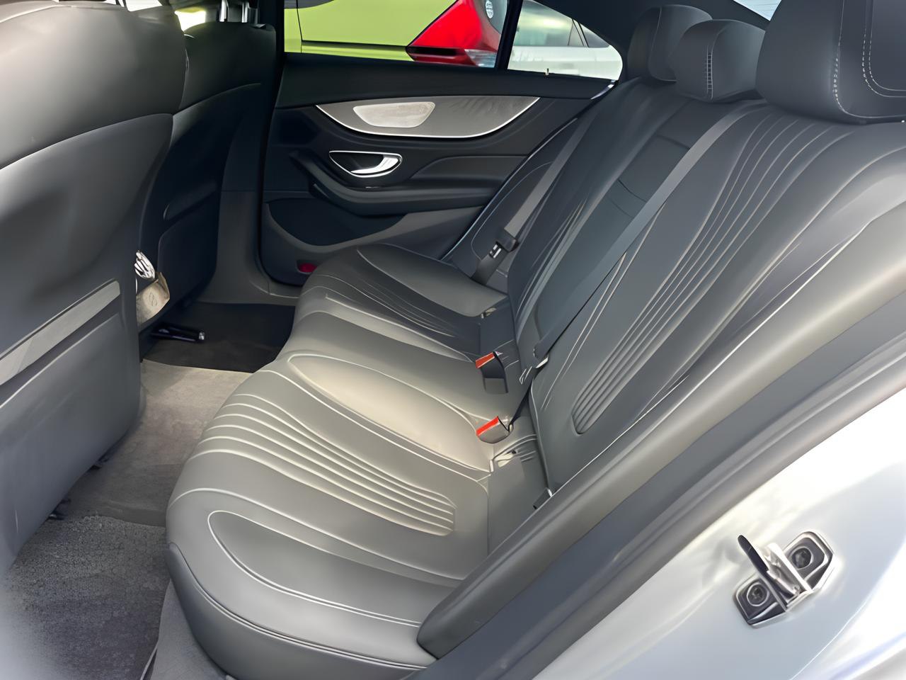 🚘Mercedes-Benz CLS450 4MATIC Sport Exclusive
Для тех, кто устал от седанов «как у всех»
📍 2019 год
📍 Пробег: всего 36 421 км
📍 Бензин, 3.0 л, 367 л.с.
📍 Полный привод
📍 Левый руль (!)
📍 Оценка: 4 | Сетка — социальная сеть от hh.ru