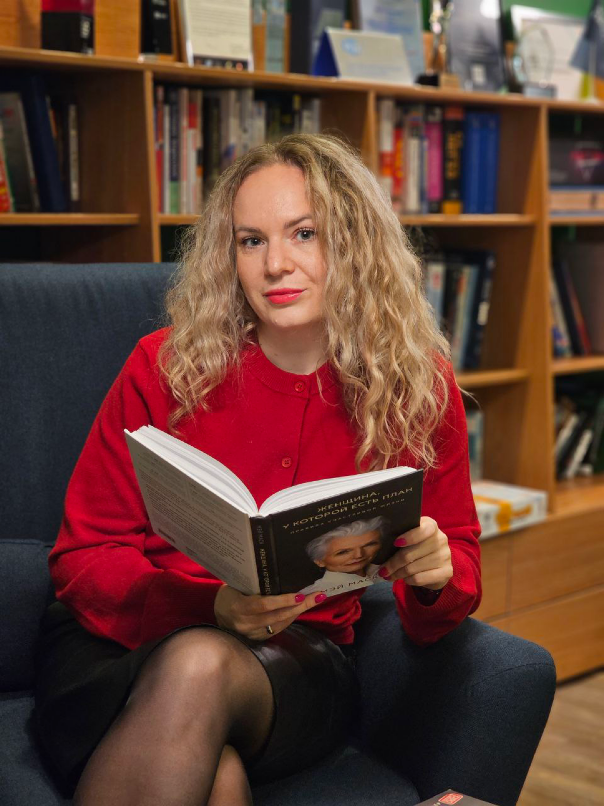 Приветствую, коллеги.
Меня зовут Елена Калацей — более 15 лет я управляю HR-процессами в ИТ и производственных компаниях | Сетка — социальная сеть от hh.ru