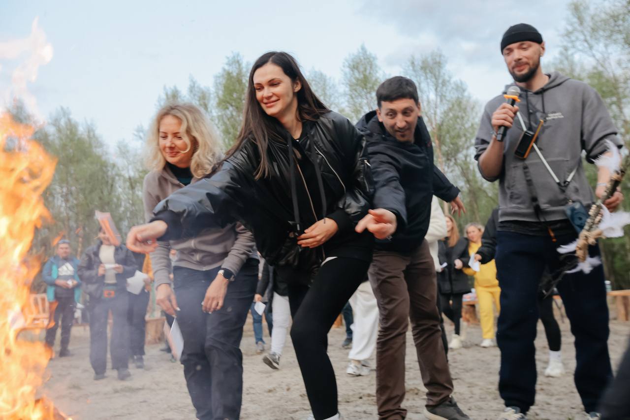 Кочевники (nomads) добрались до самого края Земли, чтобы насладиться свежайшей икрой, морскими ежами, посмотреть на китов, а также загадать самые сокровенные желания. | Сетка — социальная сеть от hh.ru