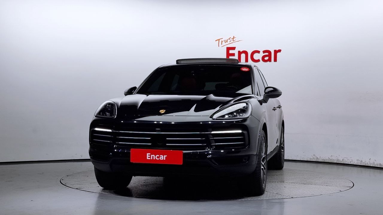 ❤️ Один из лучших, а возможно и лучший премиум кроссовер современности — Porsche Cayenne
Пробег —  78.000 км
Год выпуска — 2021
Двигатель — бензин 3.0 л, 340 л | Сетка — социальная сеть от hh.ru