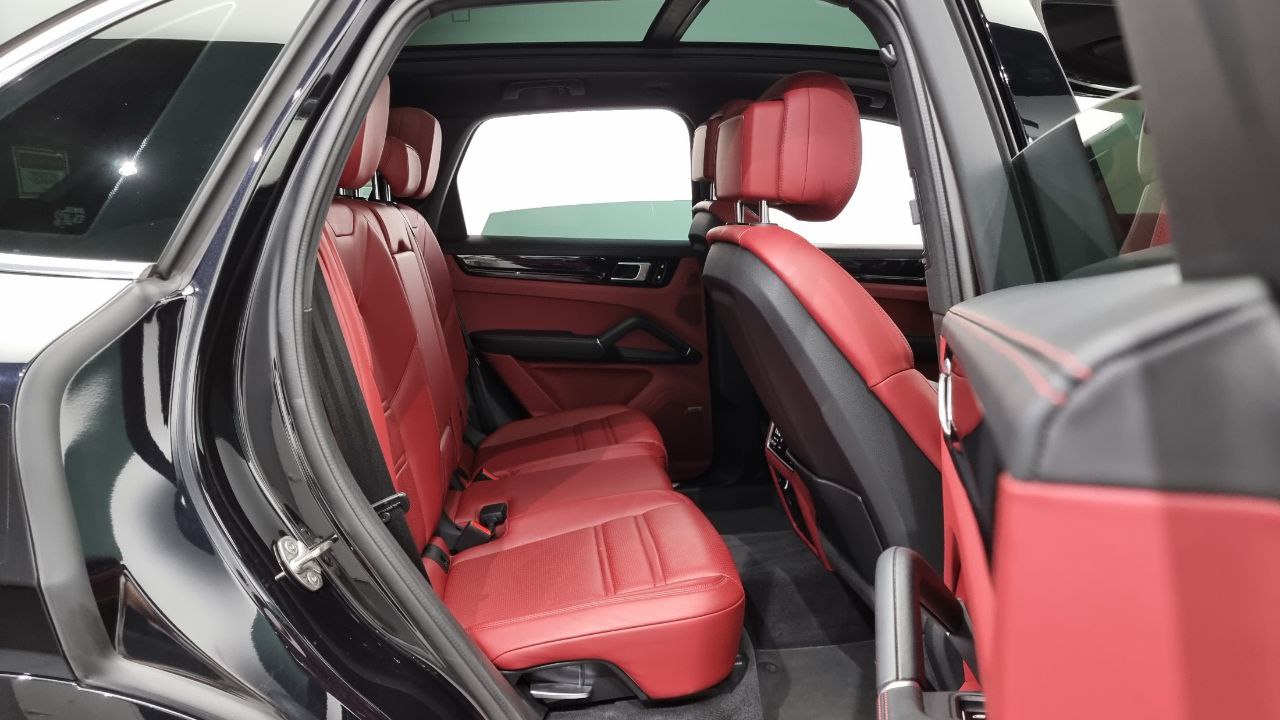❤️ Один из лучших, а возможно и лучший премиум кроссовер современности — Porsche Cayenne
Пробег —  78.000 км
Год выпуска — 2021
Двигатель — бензин 3.0 л, 340 л | Сетка — социальная сеть от hh.ru