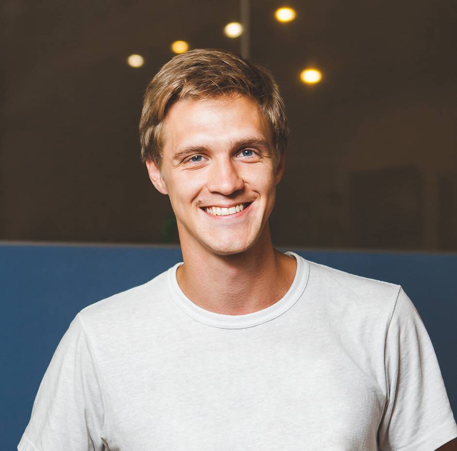 Александр Шароватов