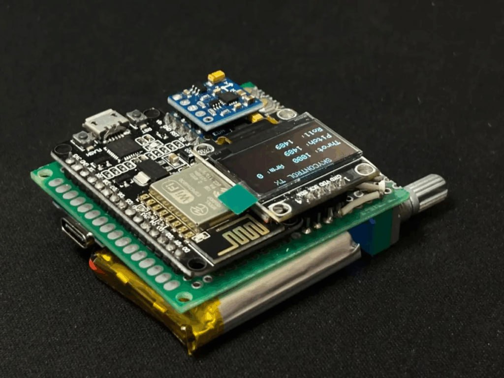 ⏺ Команда российских студентов разработала систему интуитивного управления гражданскими БПЛА — SkyControl
SkyControl представляет собой одевающуюся на руку высокотехнологичную «перчатку», которая позв... | Сетка — социальная сеть от hh.ru