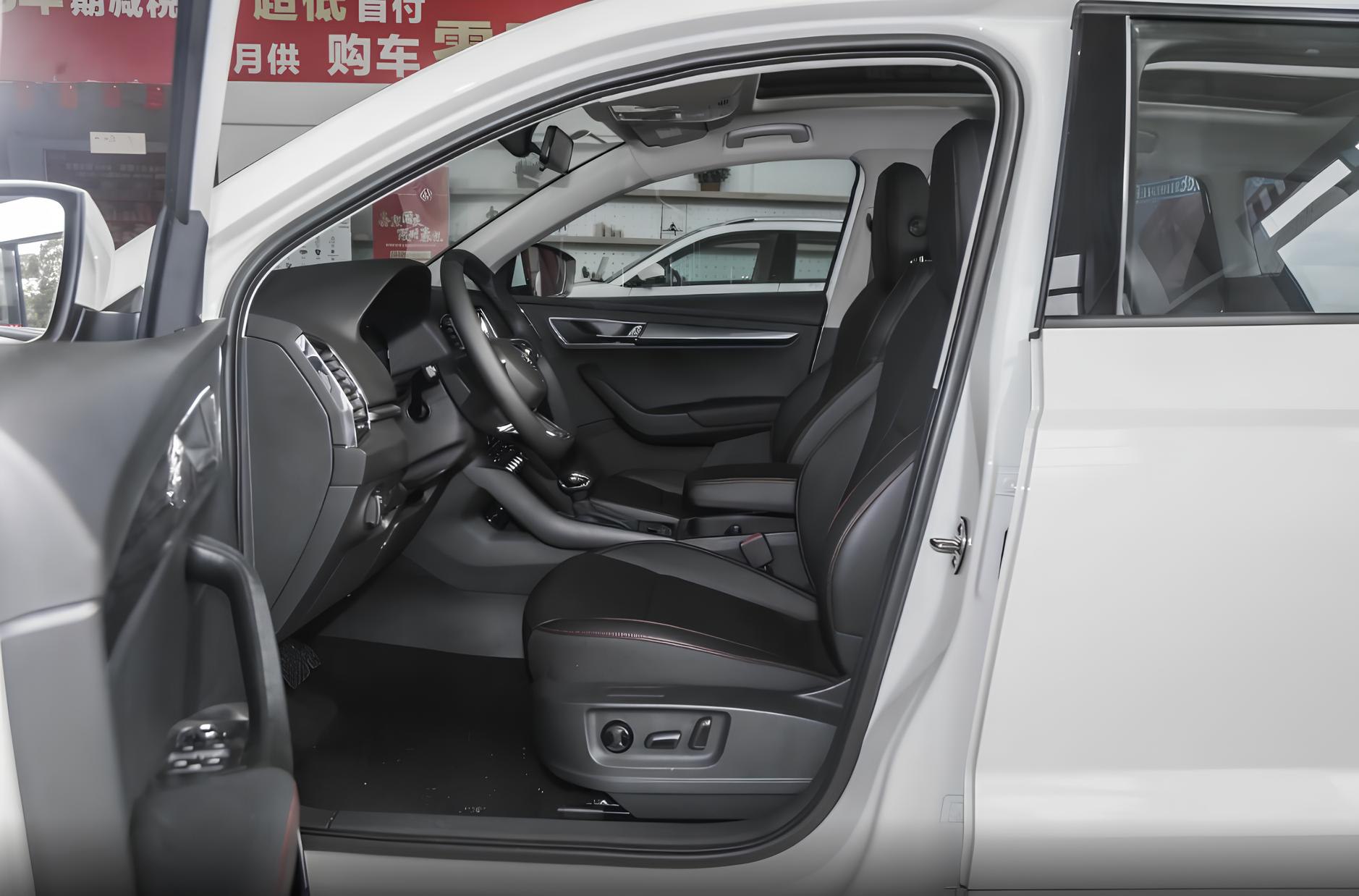 🚘Skoda Karoq Exclusive Edition
2025 г. | Новый | Под заказ из Китая
📌 Бензин 1.4 л, 150 л.с | Сетка — социальная сеть от hh.ru