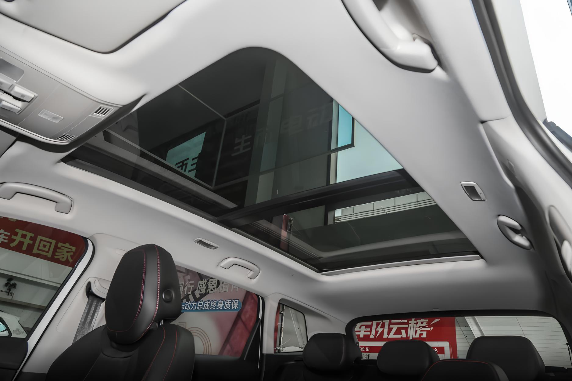 🚘Skoda Karoq Exclusive Edition
2025 г. | Новый | Под заказ из Китая
📌 Бензин 1.4 л, 150 л.с | Сетка — социальная сеть от hh.ru