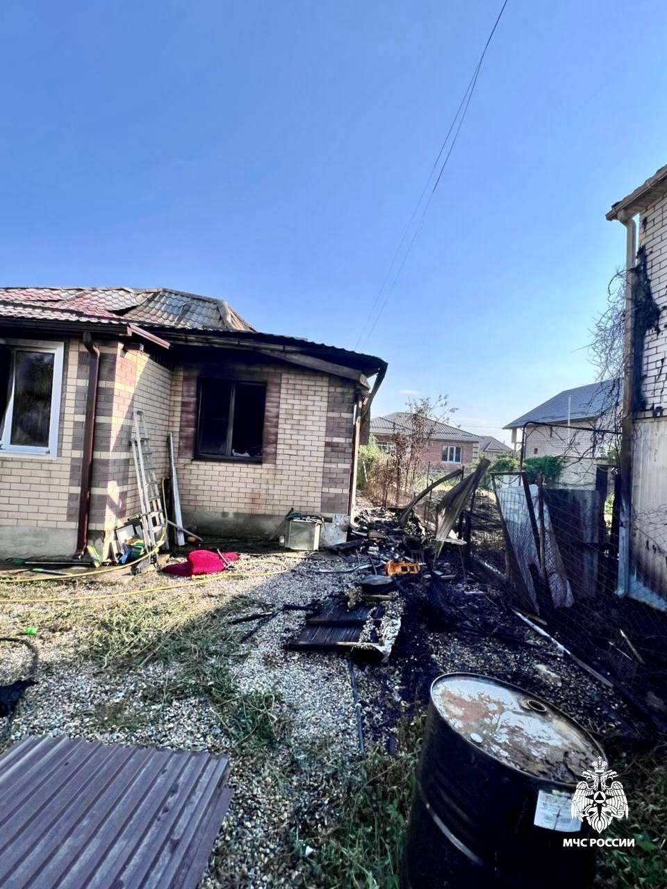 🔥 Пожар из-за аккумулятора в Ставрополе
В СНТ «Росгипрозем» вспыхнул жилой дом. Пламя охватило 100 кв. м, хозяева заметили возгорание, но потушить его своими силами не смогли | Сетка — социальная сеть от hh.ru