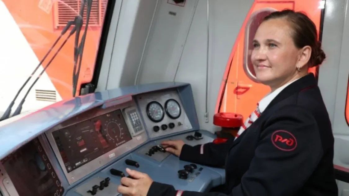 Girl power! 🎯
Привет, друзья!
Вчера прочитала потрясающую новость: впервые в истории женщина стала капитаном атомного ледокола! Потрясающе! Мы были однажды на ледоколе «Красин» в Питере - очень интере... | Сетка — социальная сеть от hh.ru