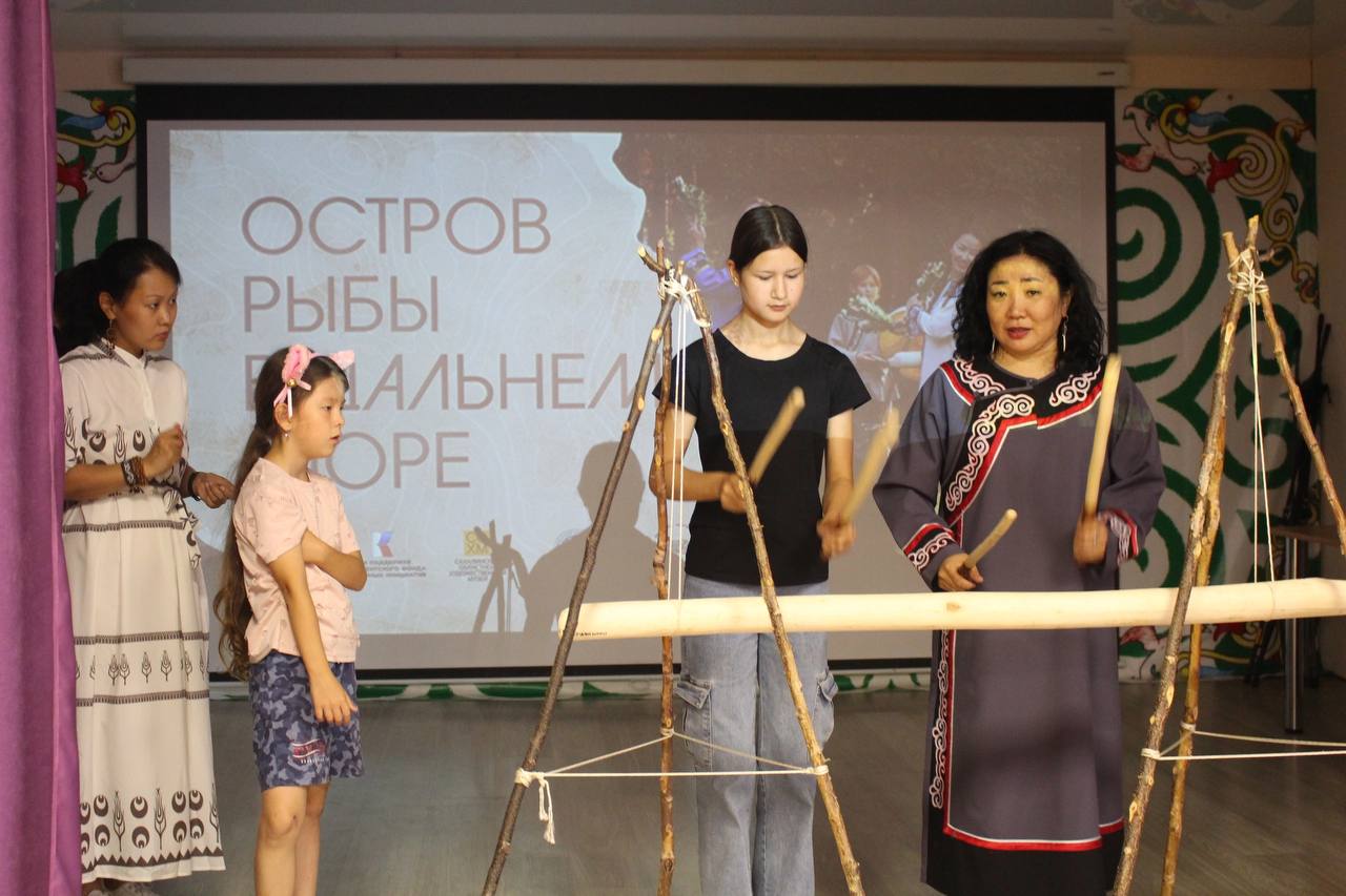 Что осталось на память о юбилее Николаевска-на-Амуре
На 175-летие родного города:

поучаствовала в мастер-классах по изготовлению нивхских музыкальных инструментов «угрш» - «пуговица», «корх» - погрем... | Сетка — социальная сеть от hh.ru