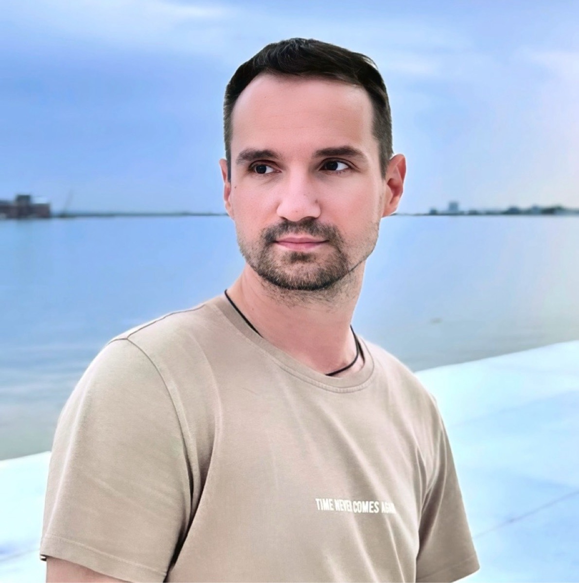 Анатолий Бобров