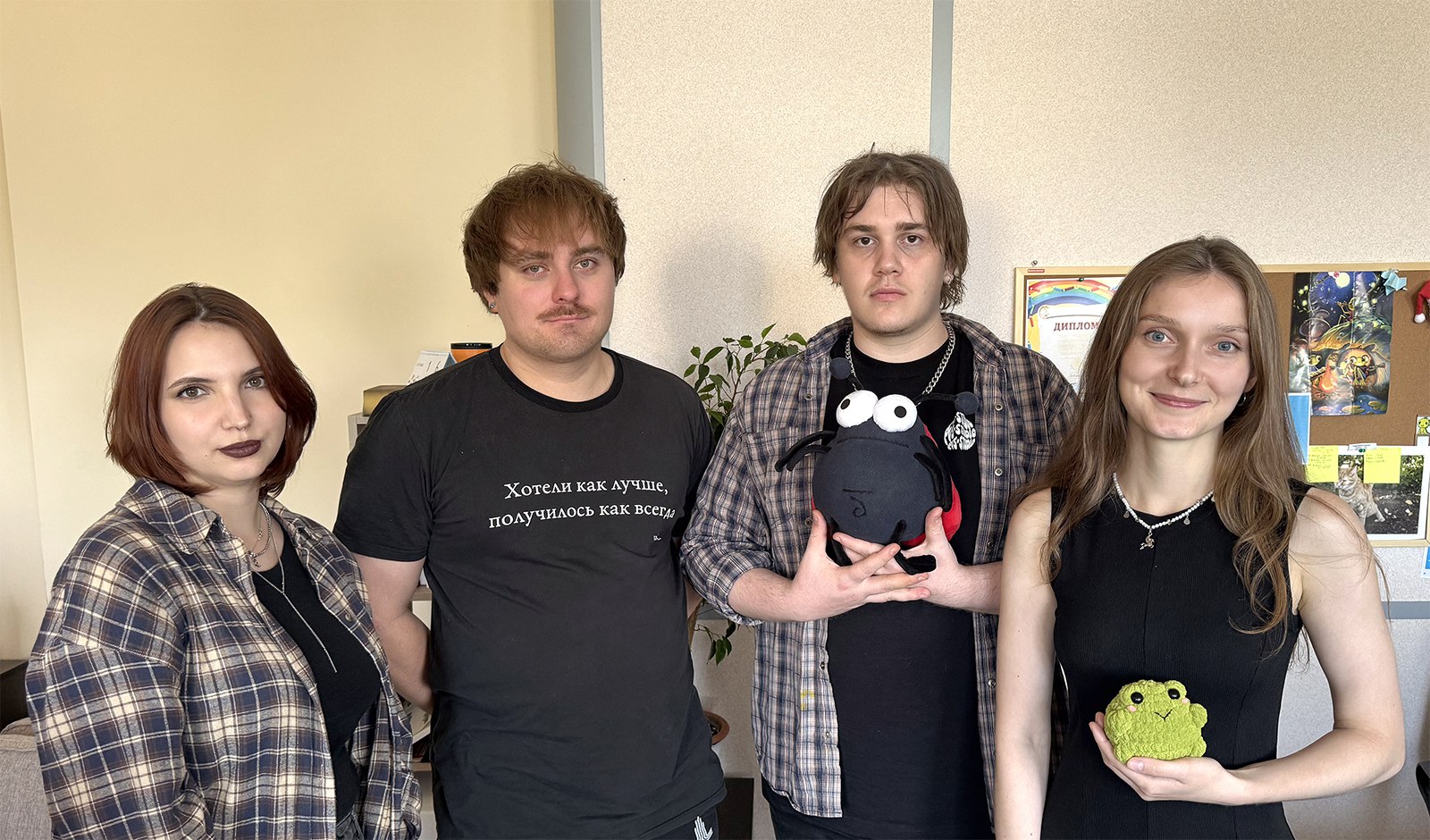 Уверены, что все любят Коди и Бага, пора познакомиться с теми кто их создал!
Встречайте отдел дизайна 🔥

все иллюстрации, видео и другие развлечения проходят через эти творческие руки;
"родители" маск... | Сетка — социальная сеть от hh.ru
