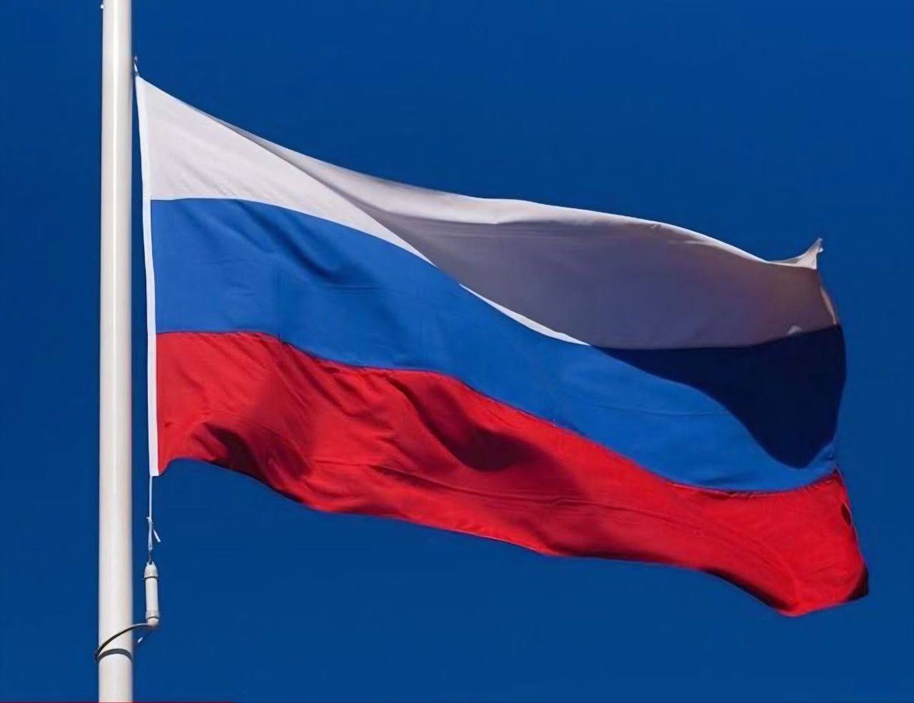 🇷🇺 Сегодня в России отмечают День Государственного флага
Белый, синий и красный триколор — символ нашей страны, её истории, силы и единства | Сетка — социальная сеть от hh.ru