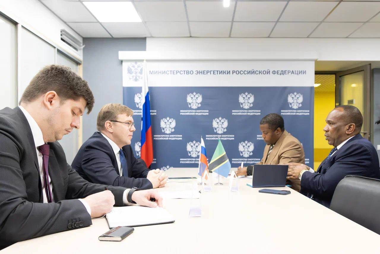 🇷🇺 🇹🇿 Россия и Танзания активизируют сотрудничество в энергетической сфере
Роман Маршавин провёл рабочую встречу с Послом Танзании в России Фредериком Кибутой | Сетка — социальная сеть от hh.ru