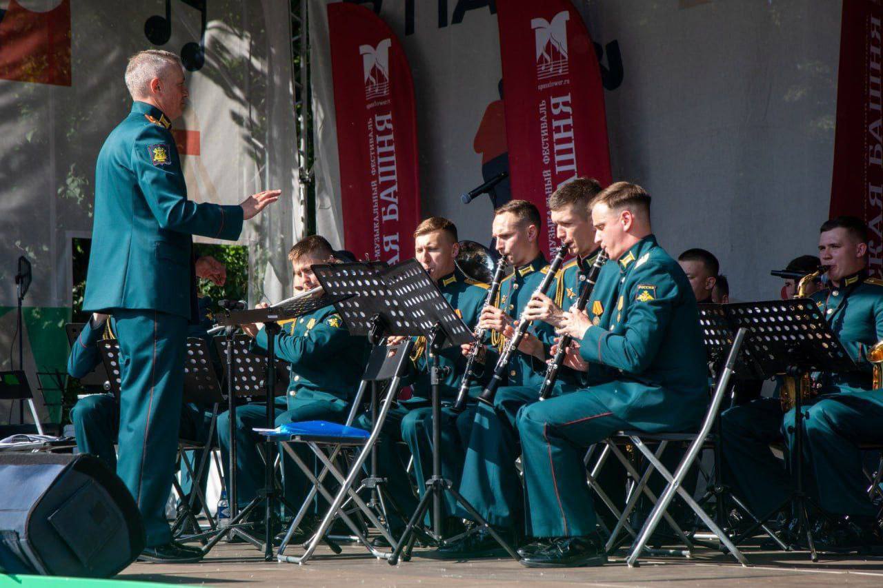 🎷Фестиваль «Военные оркестры в парках»
24 августа с 13:00 до 14:00
В это воскресенье в Саду им | Сетка — социальная сеть от hh.ru