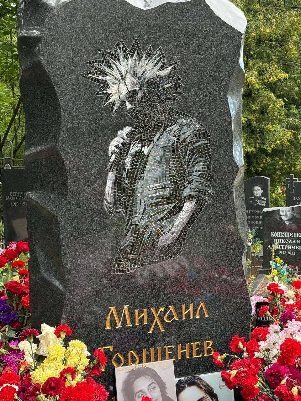 Пока мои дети гуляют по дождливому 🌧️ Питеру, я завершаю рабочую неделю выбором книги 📚 | Сетка — социальная сеть от hh.ru