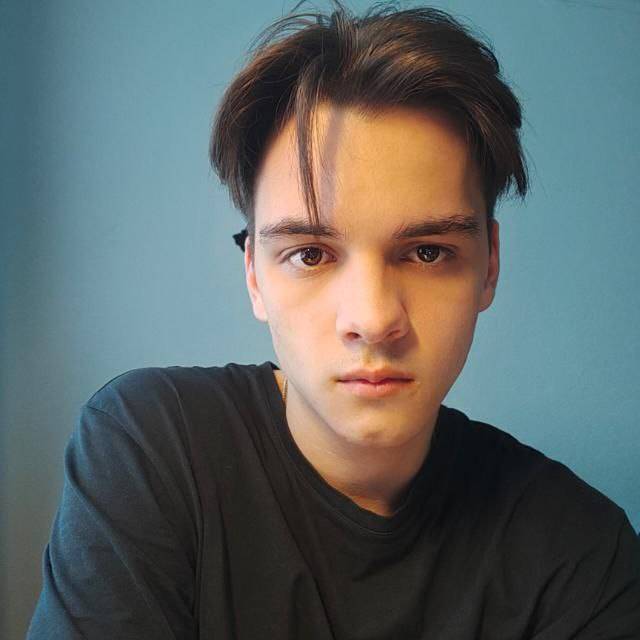Валентин Иванов