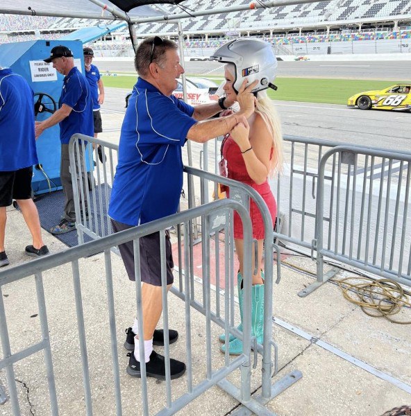 Texas Country Singer Billie Jo Jones Rocks
https://procreator.top/2025/08/23/texas-country-singer-billie-jo-jones-rocks-it-at-daytona/ | Сетка — социальная сеть от hh.ru