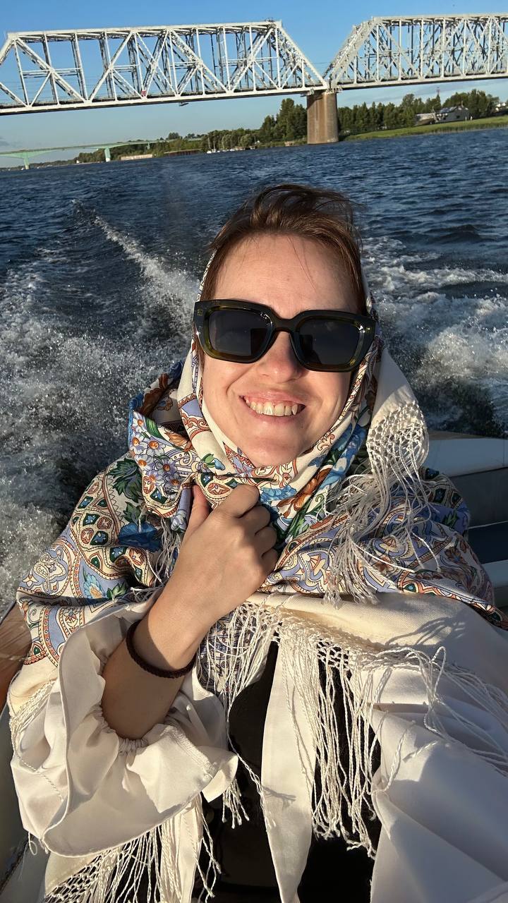 Ну, раз сегодня выходной - покажу вам фотографии с моего мини-путешествия на ДР.
Маршрут был такой: Углич - Рыбинск - Тутаев - Ярославль - Ростов Великий.
Особенно ждала Рыбинск и Ростов | Сетка — социальная сеть от hh.ru
